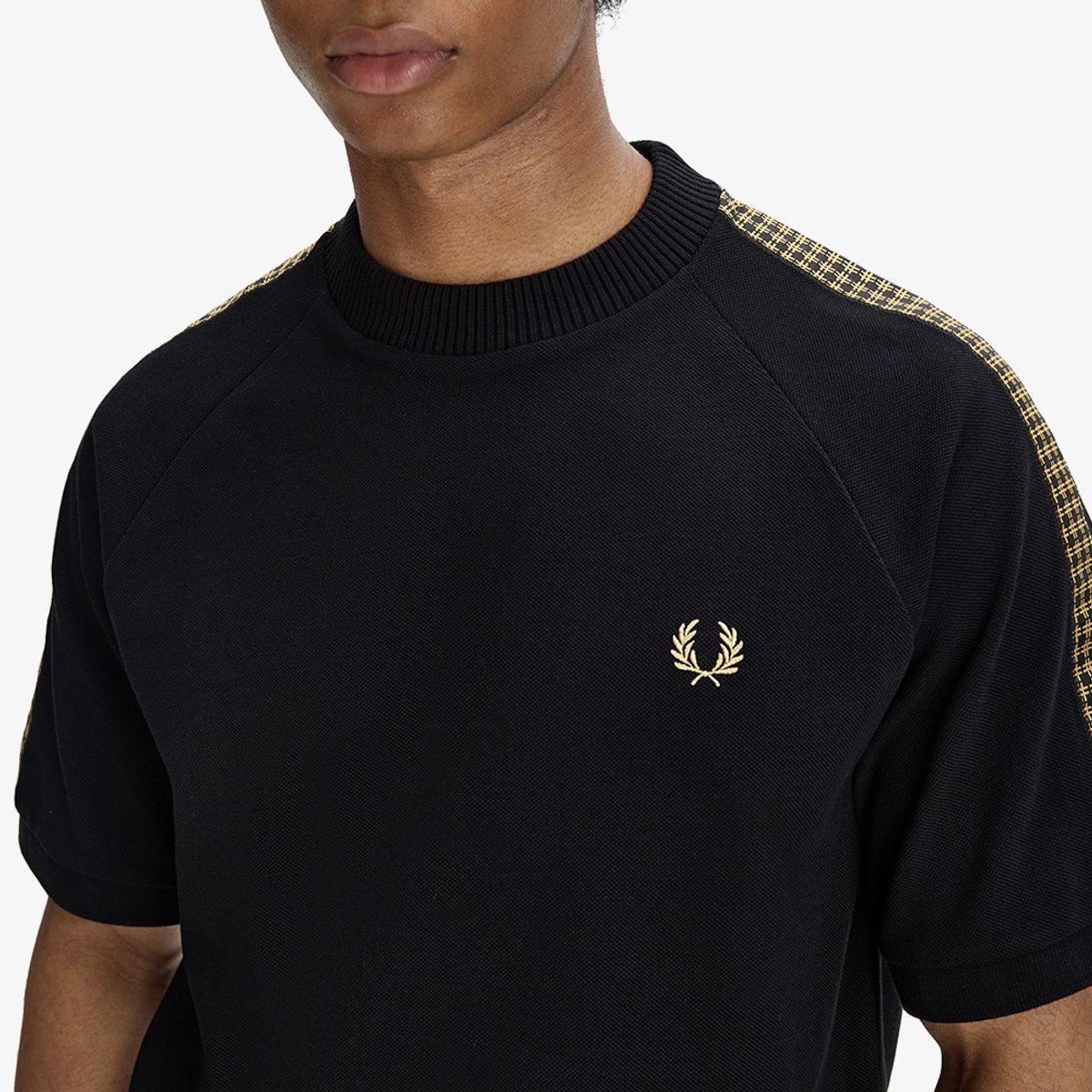 프레드페리(FRED PERRY) [Sharp] 크로스 테잎 티셔츠 - 블랙 AFPM2612307-102
