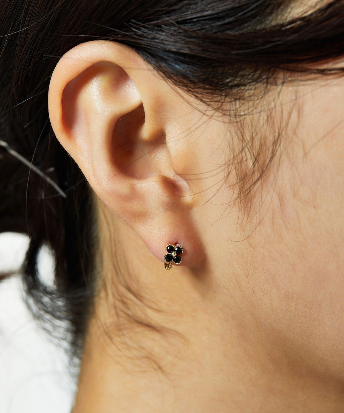 엘렌쥬얼리(HELENE JEWELRY) 14K 블랙 코튼 플라워 원터치 금 귀걸이