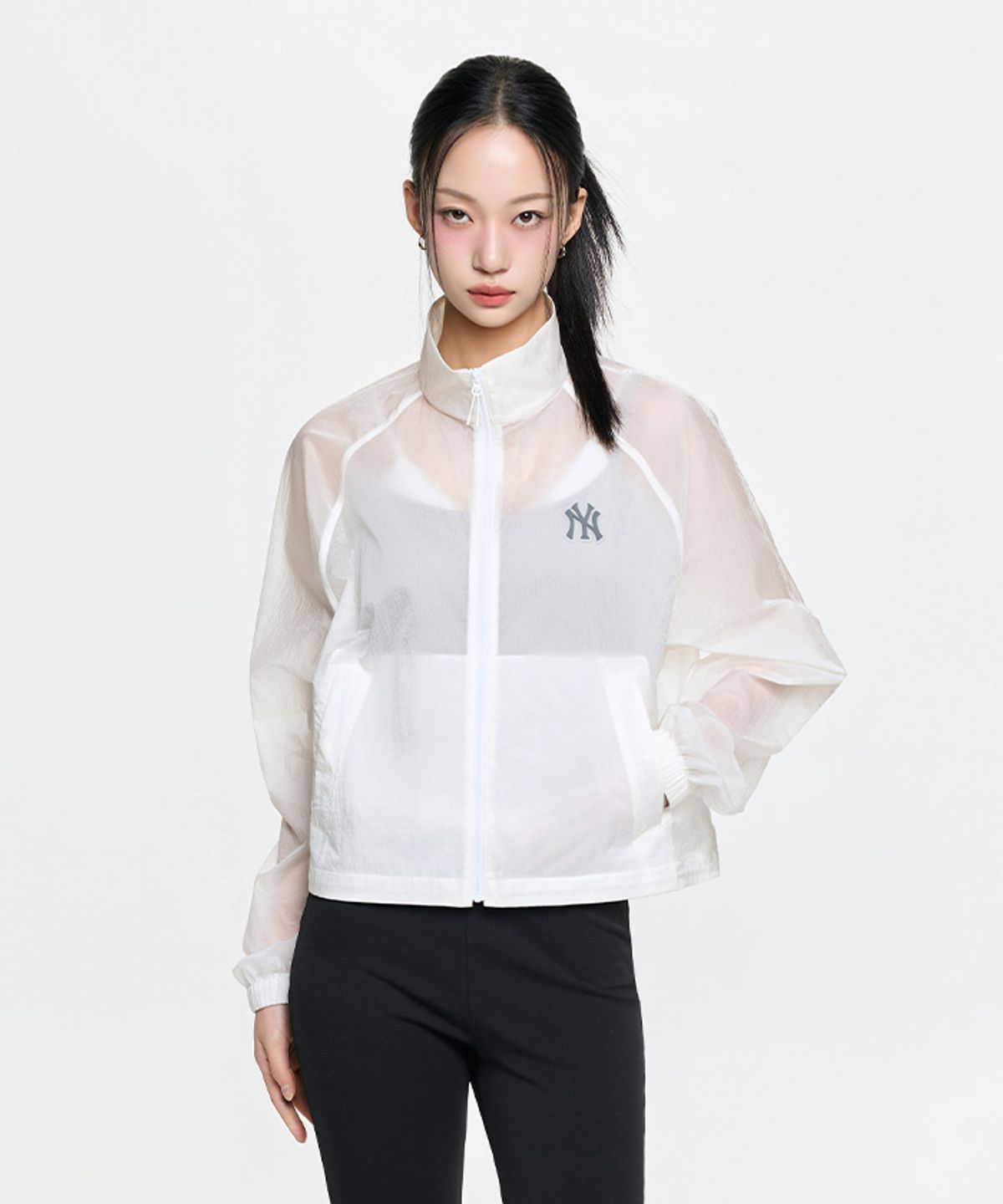 엠엘비(MLB) 여성 스포티브 컬시브 로고 스탠넥 바람막이 NY (Ivory)