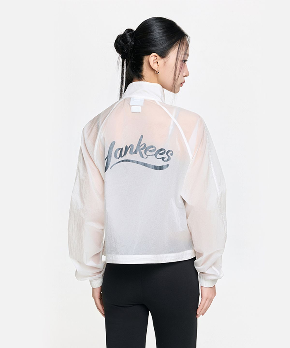 엠엘비(MLB) 여성 스포티브 컬시브 로고 스탠넥 바람막이 NY (Ivory)