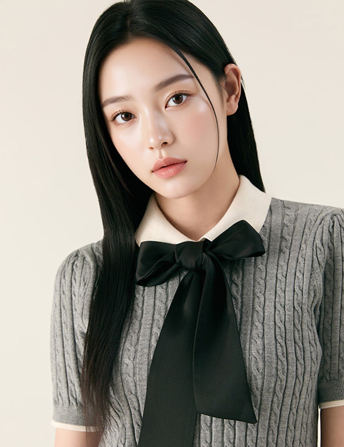 로엠(ROEM) 카라 니트 배색 반팔 풀오버_RMKAG23ST2