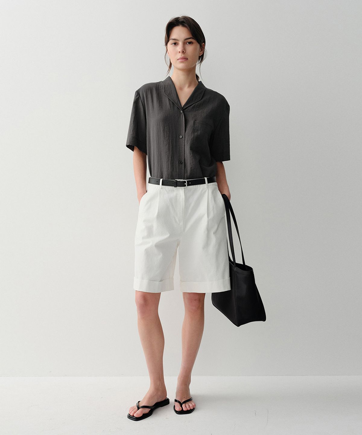 이아(EAAH) ELIO COTTON SHORTS (WHITE)