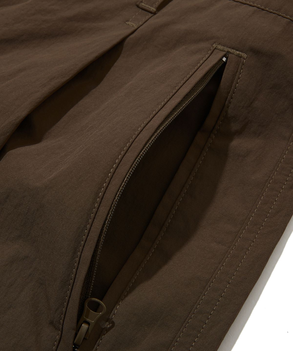 펜필드(PENFIELD) CN 커브드 원턱 버뮤다 팬츠 브라운_FS2WP01U