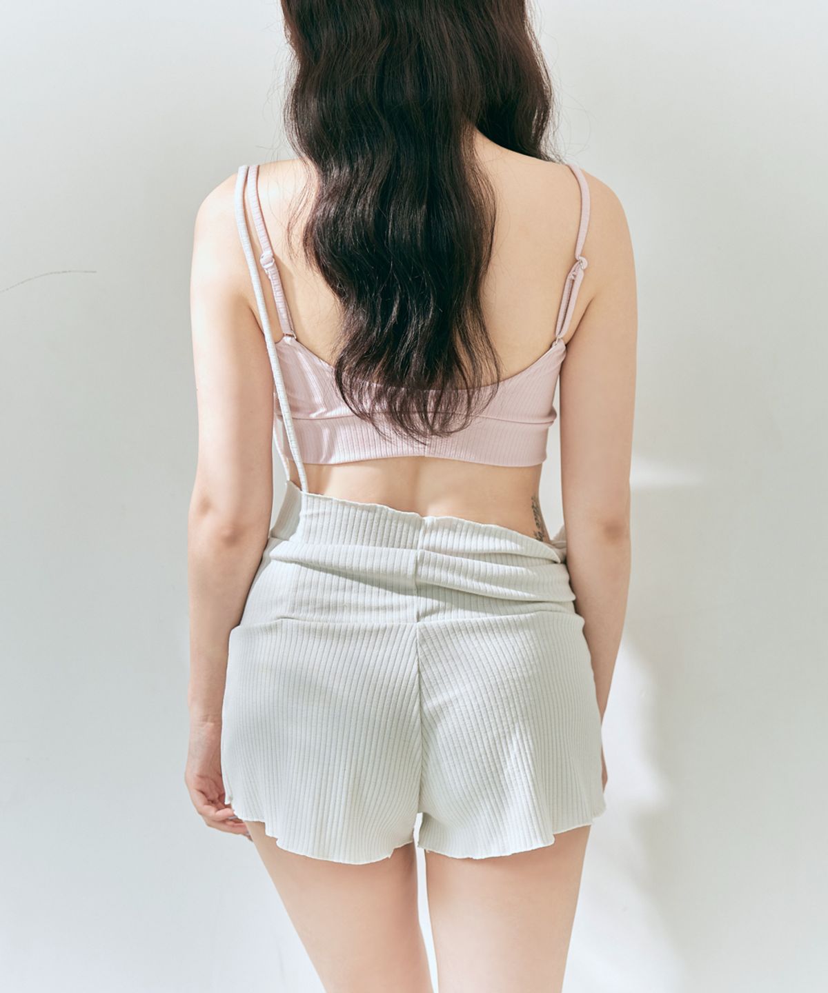 포리즈(PORRIZ) [데이지 웜업 팬츠_스톤 아이보리] 멀티스트랩 골지 커버업 쇼츠