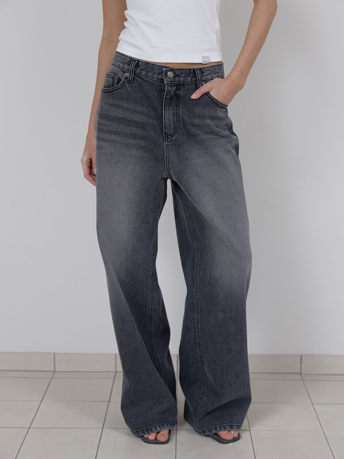 아수라(ASURA) ESSENTIAL LOW-RISE JEAN (BLACK)