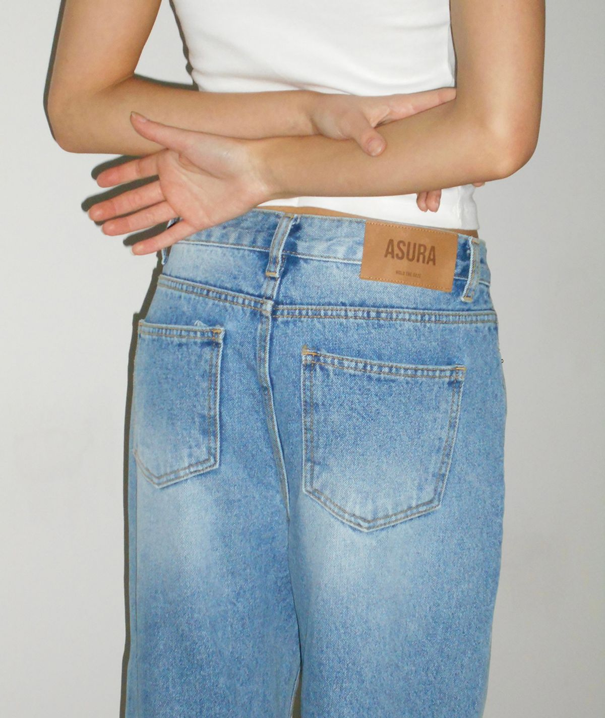아수라(ASURA) ESSENTIAL LOW-RISE JEAN (BLUE)