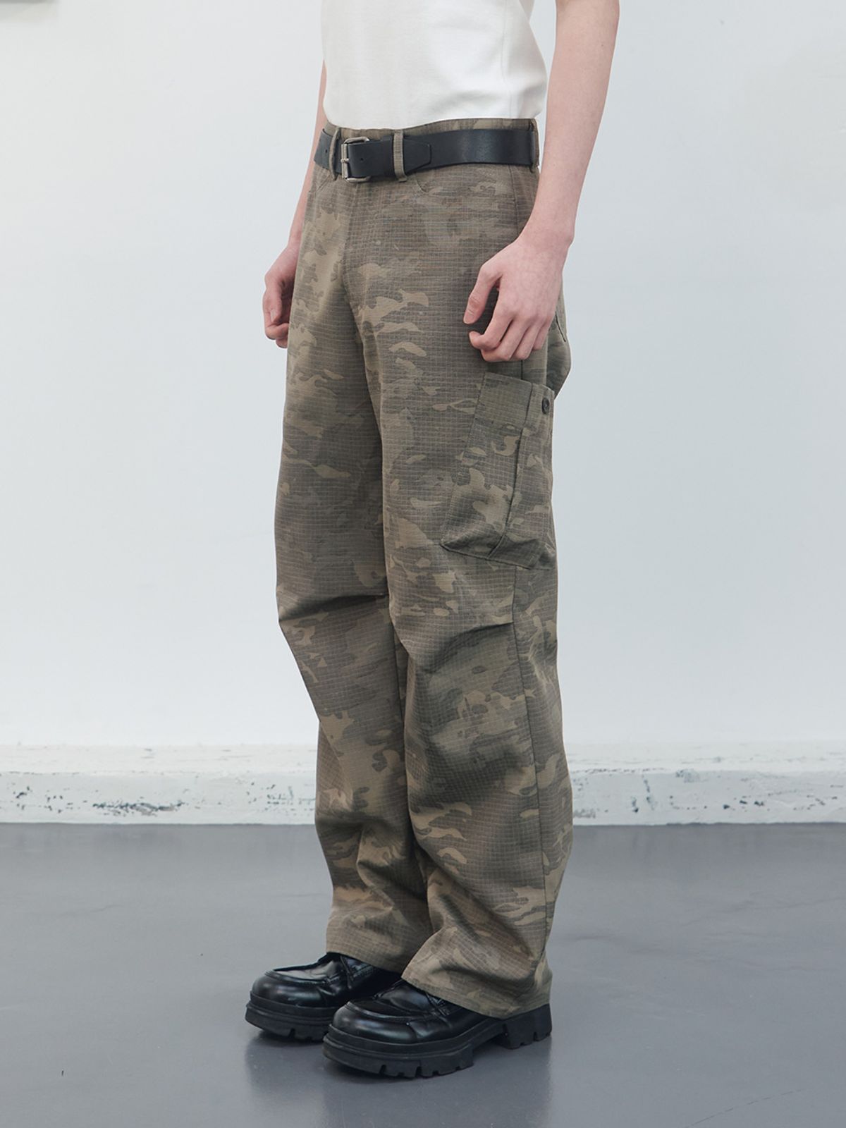 기준 맨(KIJUN MEN) Reverse Camouflage Pants Sand