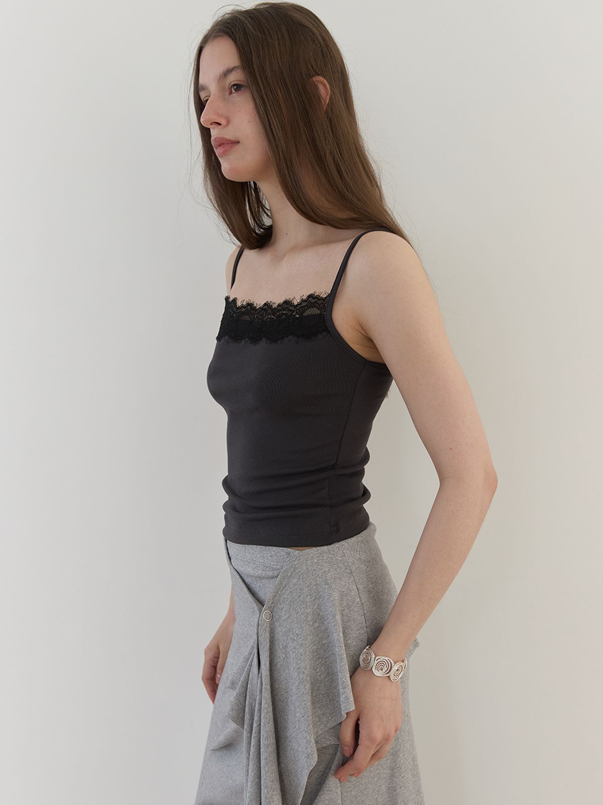 아수라(ASURA) PALE LACE SLEEVELESS (CHARCOAL)