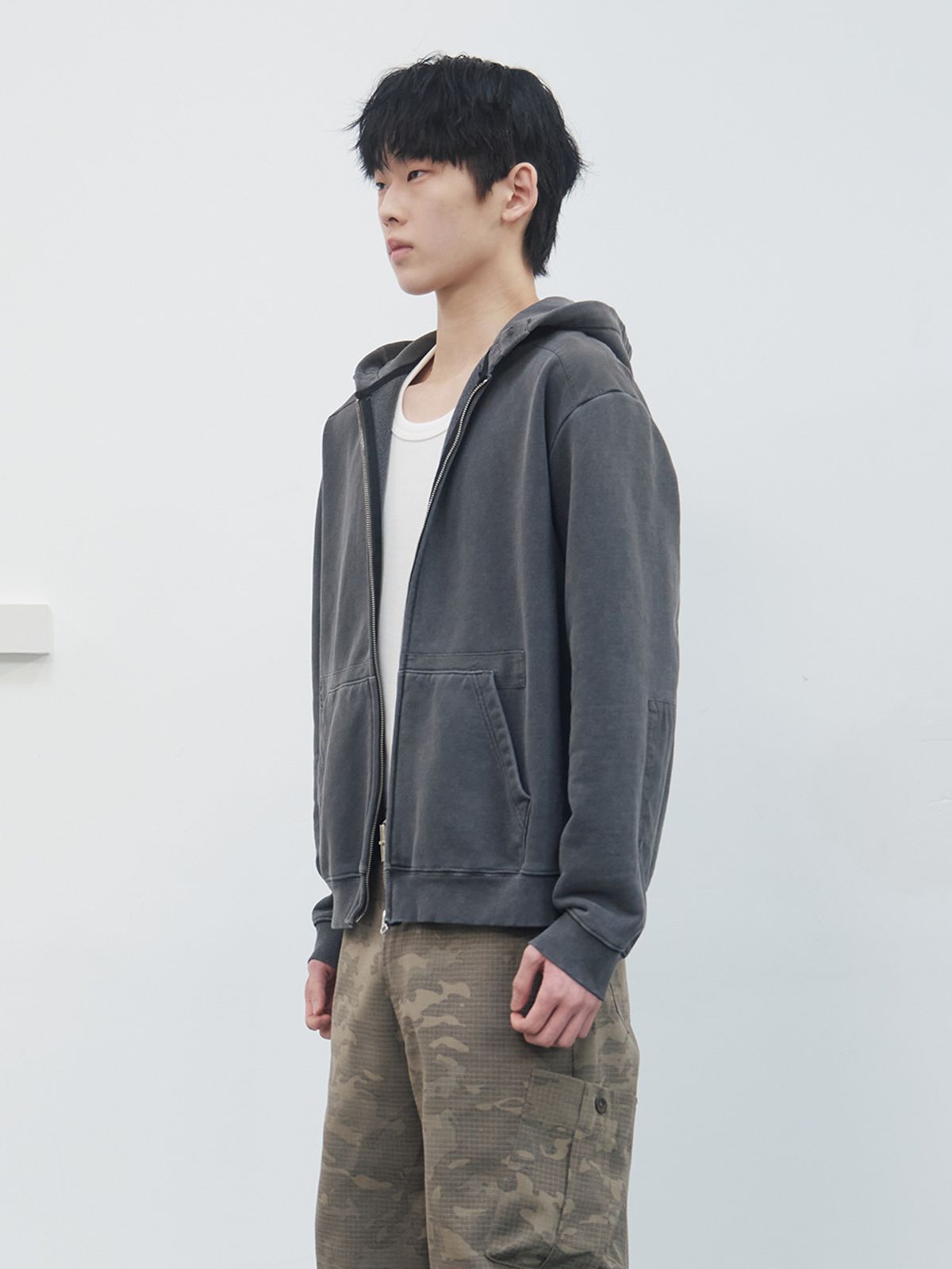 기준 맨(KIJUN MEN) Garment Dyed Patch Hoodie Charcoal
