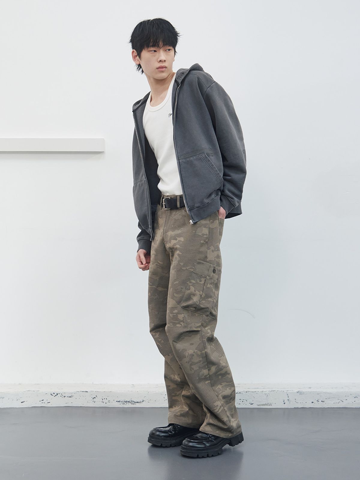 기준 맨(KIJUN MEN) Garment Dyed Patch Hoodie Charcoal