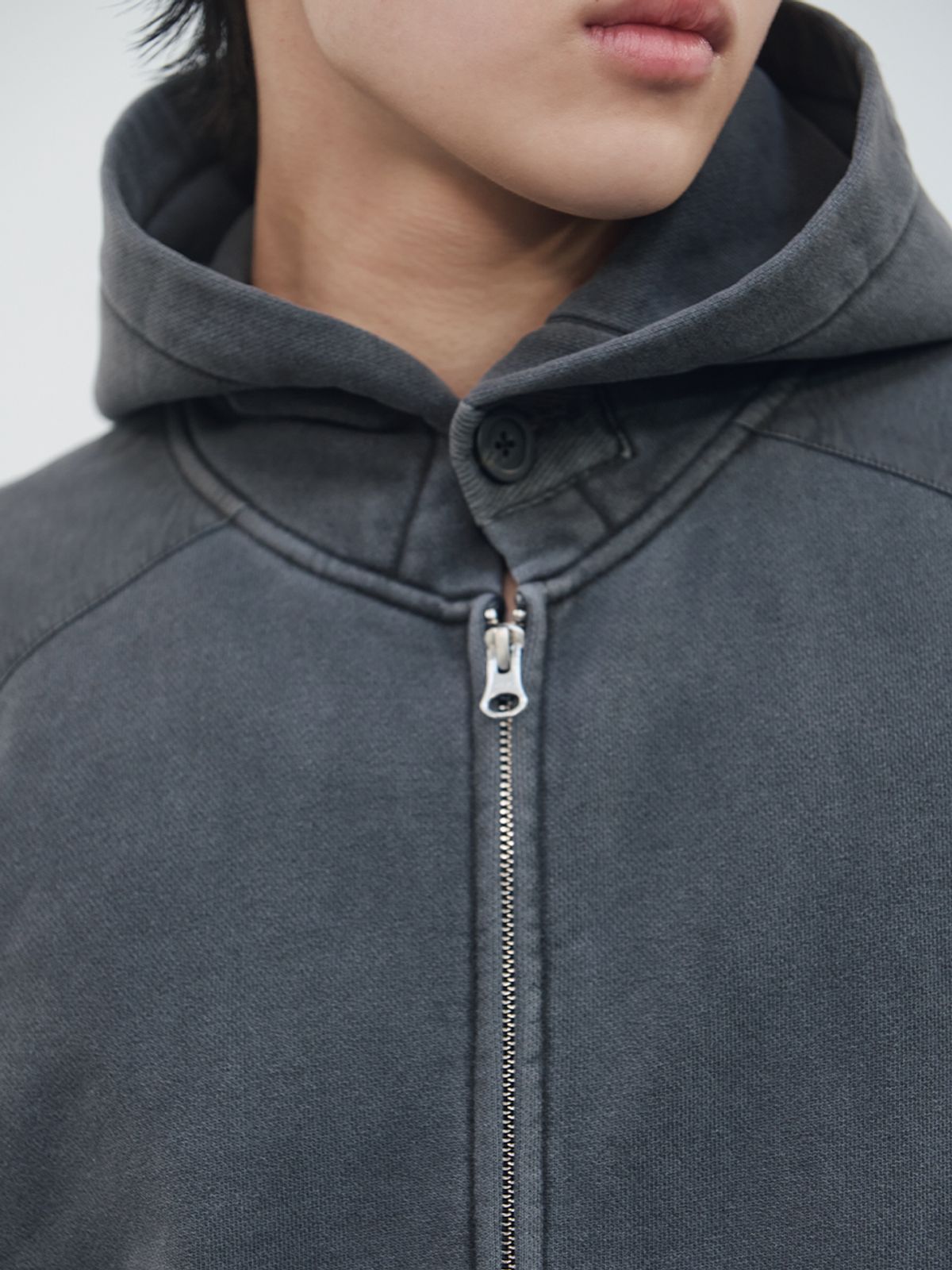 기준 맨(KIJUN MEN) Garment Dyed Patch Hoodie Charcoal