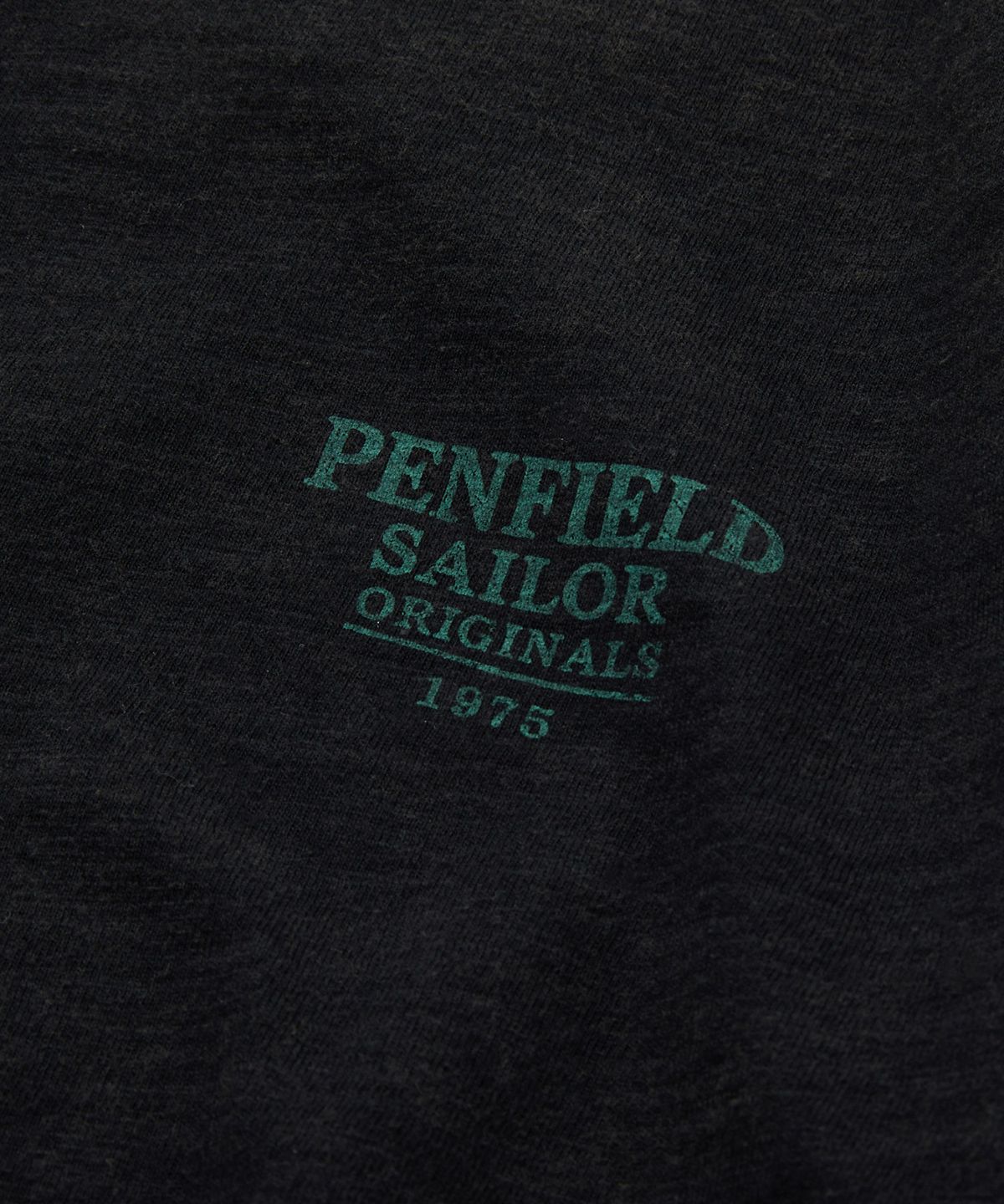 펜필드(PENFIELD) 슬럽 유니브 빈티지 아트워크 반팔 티셔츠 블랙_FS2KT18U