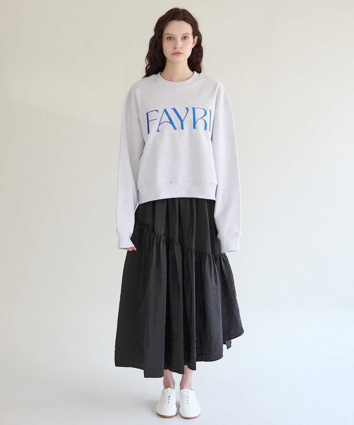페이리(FAYRI) 버터플라이 쉐도우 스웻셔츠_화이트멜란지 스카이로어 블루