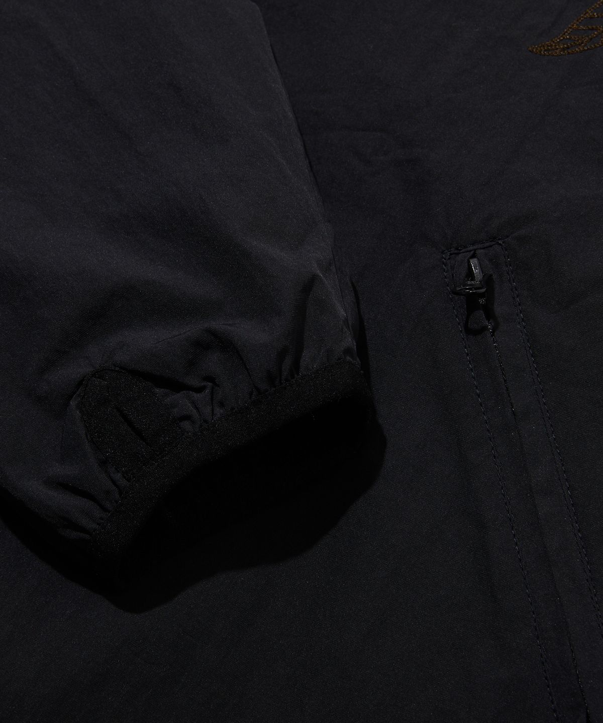 펜필드(PENFIELD) 플라워자수 후드 바람막이 블랙_FS1WJ16U