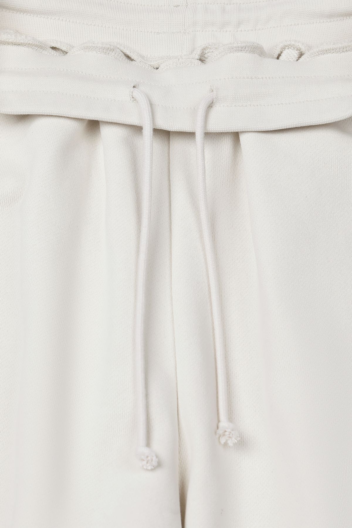 다이닛(DEINET) GERMAN LETTERING SWEATPANTS IN IVORY