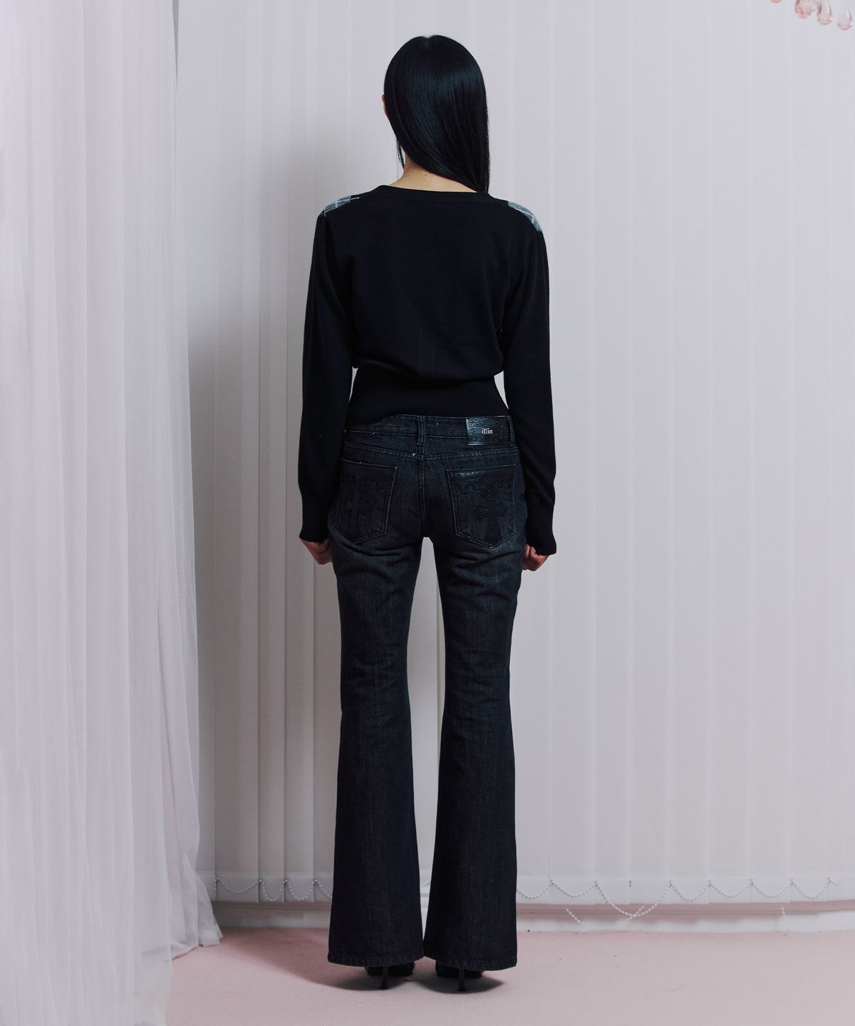 일리오(ILLIO) Black Cathy Backpocket bootscut denim
