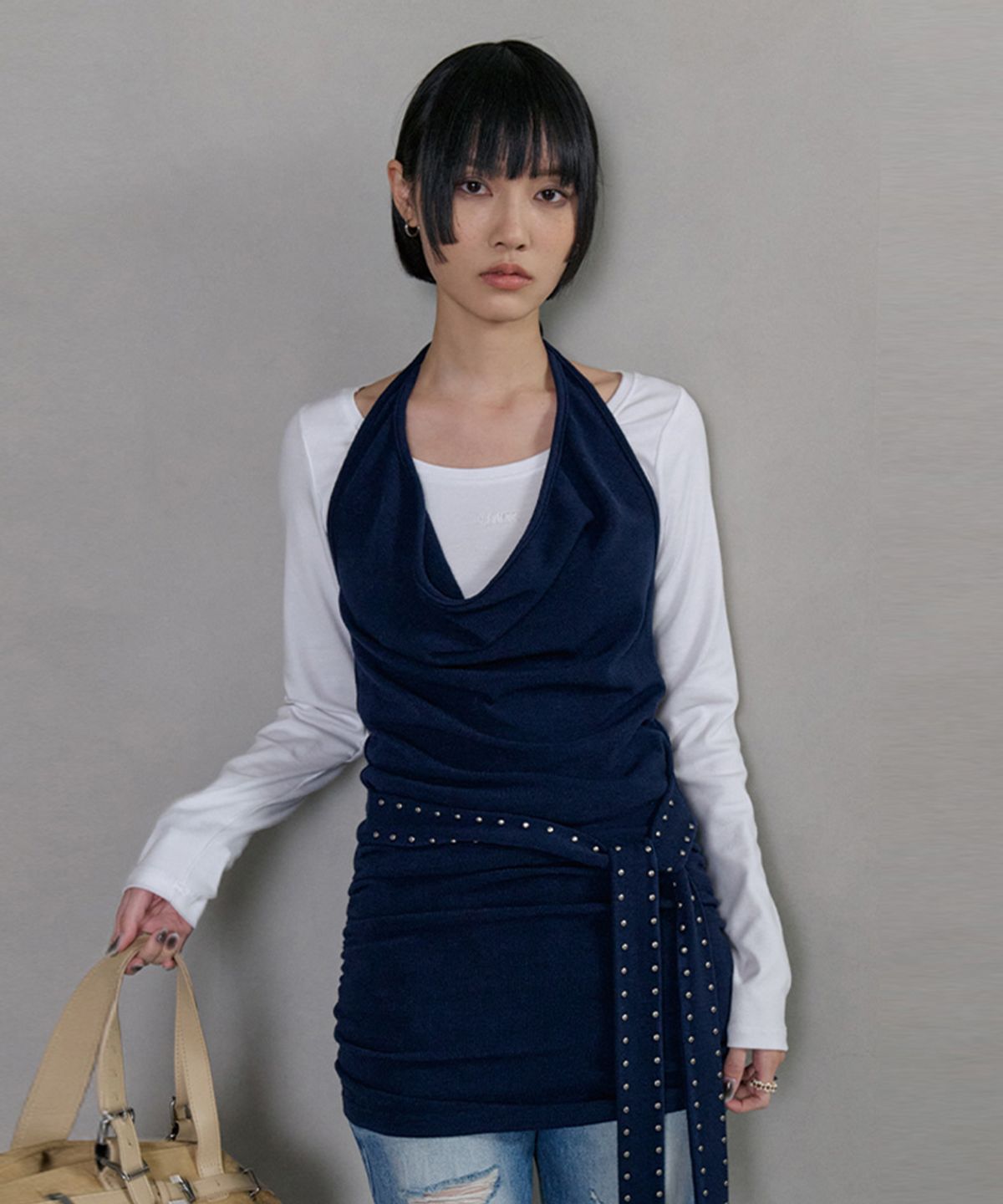 노 엑스트라 터치(NO EXTRA TOUCH) Halter-Neck Eyelet Belted Sleeveless Dress (Navy) / 26SPOP001NA