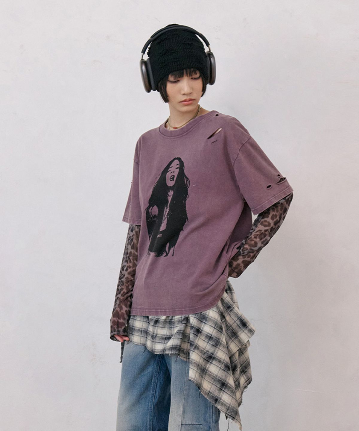노 엑스트라 터치(NO EXTRA TOUCH) Distressed Leopard Mesh Long Sleeve Layered T-shirt (Purple) / 26SPTS001PU