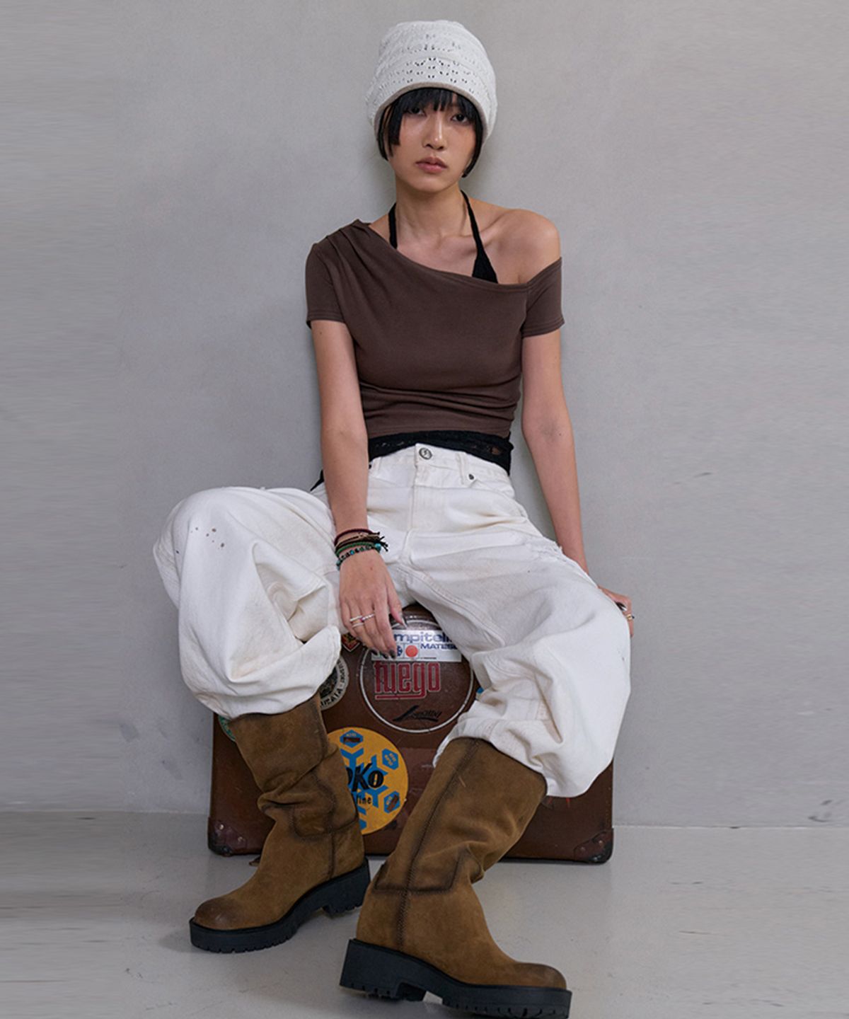 노 엑스트라 터치(NO EXTRA TOUCH) Halter Lace Layered Asymmetrical Top (Brown) / 26SPTS002BR