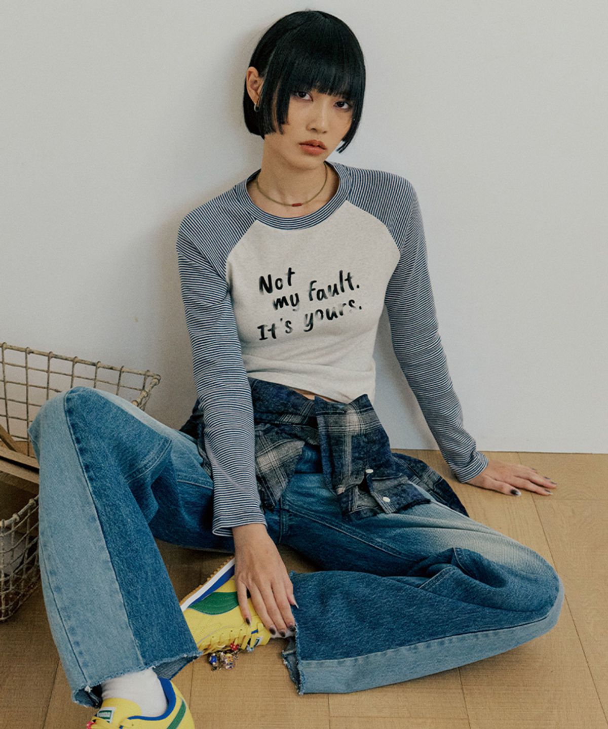 노 엑스트라 터치(NO EXTRA TOUCH) Not My Fault Raglan Crop Stripe T-shirt (Navy) / 26SPTS003NA