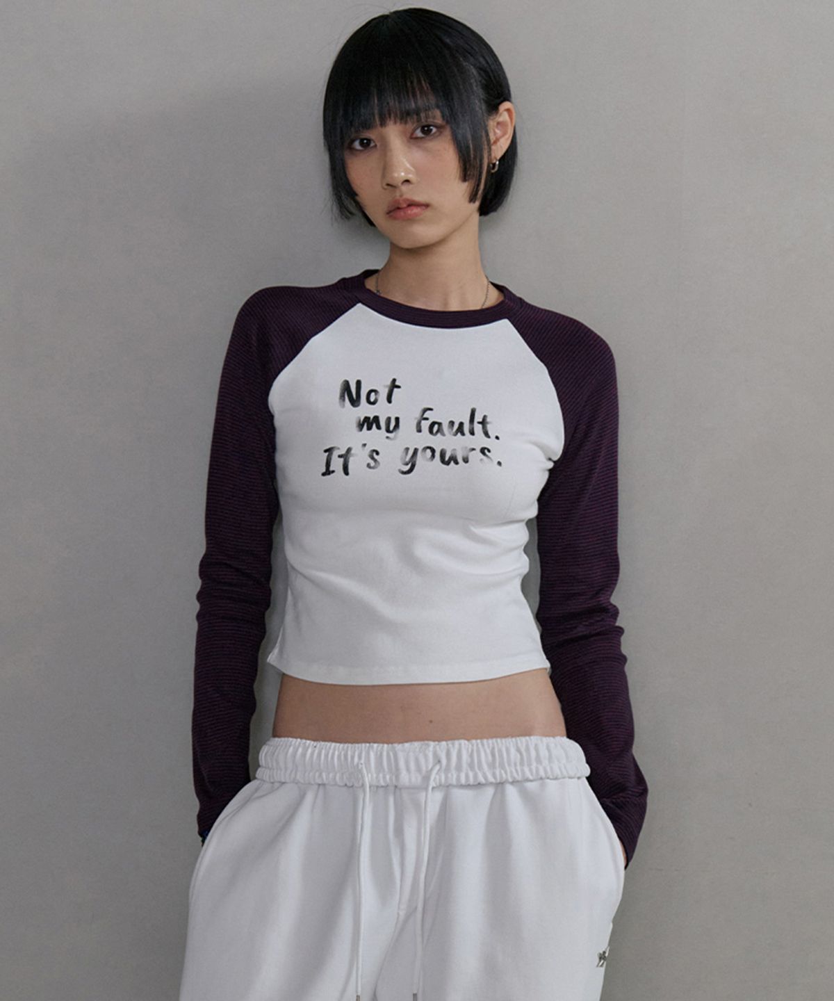 노 엑스트라 터치(NO EXTRA TOUCH) Not My Fault Raglan Crop Striped T-shirt (Wine) / 26SPTS003WI