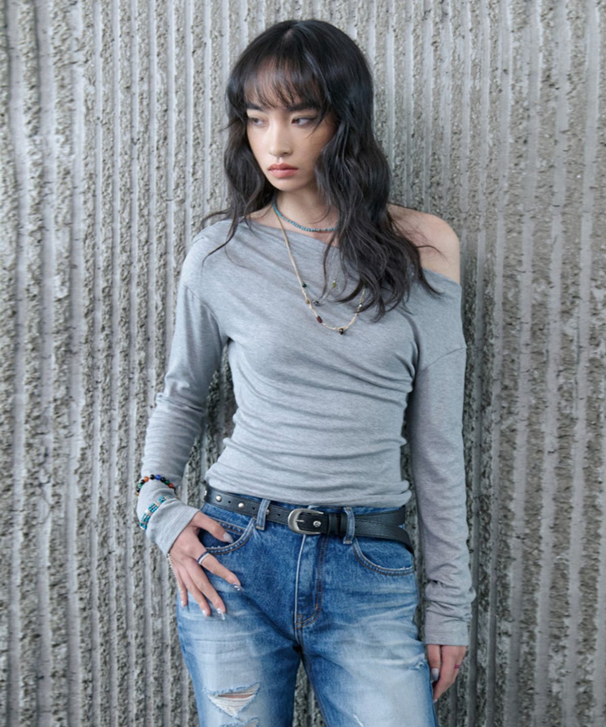 노 엑스트라 터치(NO EXTRA TOUCH) Off-shoulder Drape Long Sleeve T-shirt (Gray) / 26SPTS004GR