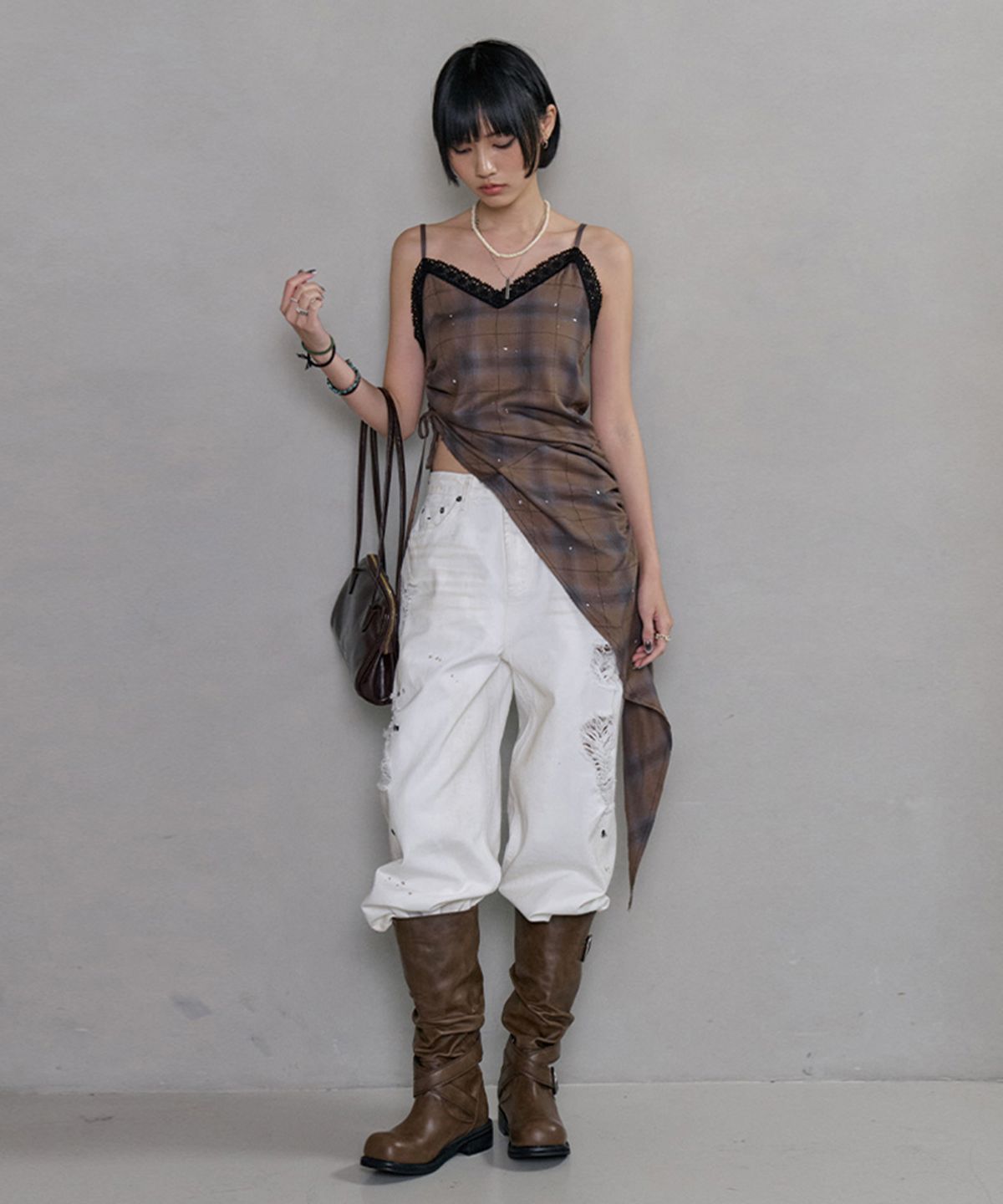 노 엑스트라 터치(NO EXTRA TOUCH) Check Side Shirring Asymmetrical Lace Slip (Brown) / 26SPOP000BR