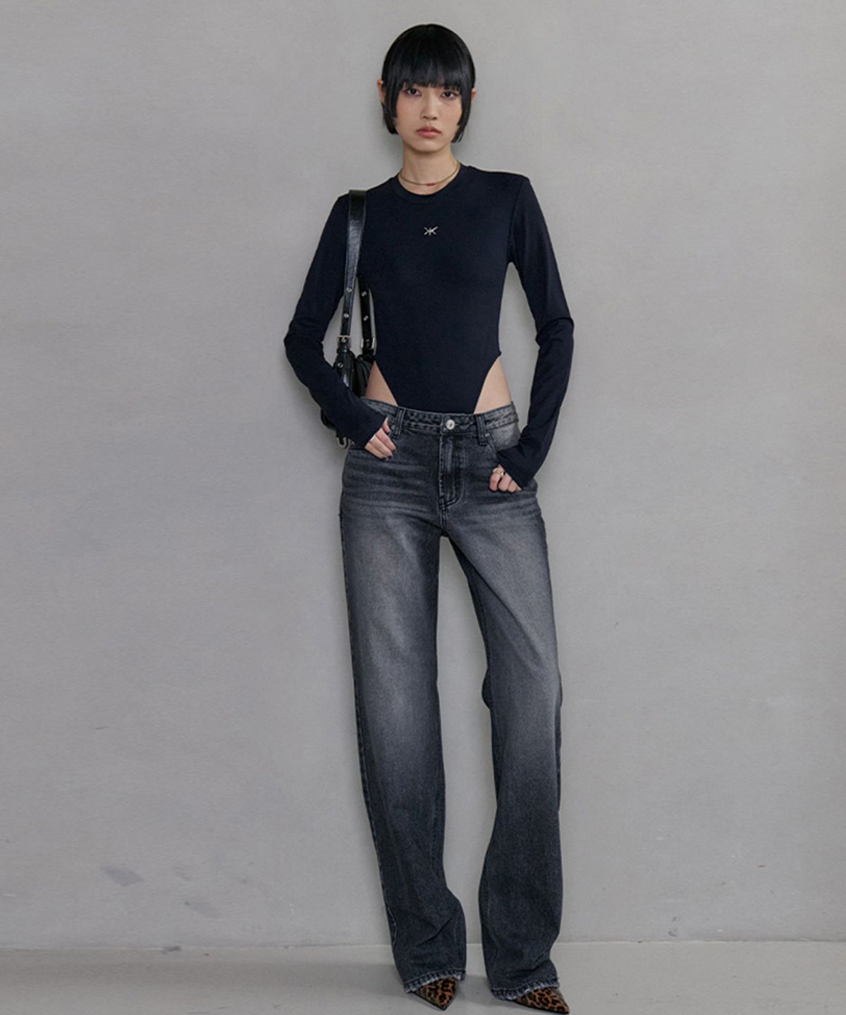 노 엑스트라 터치(NO EXTRA TOUCH) Low-rise straight denim pants (black) / 26SPPT001BK