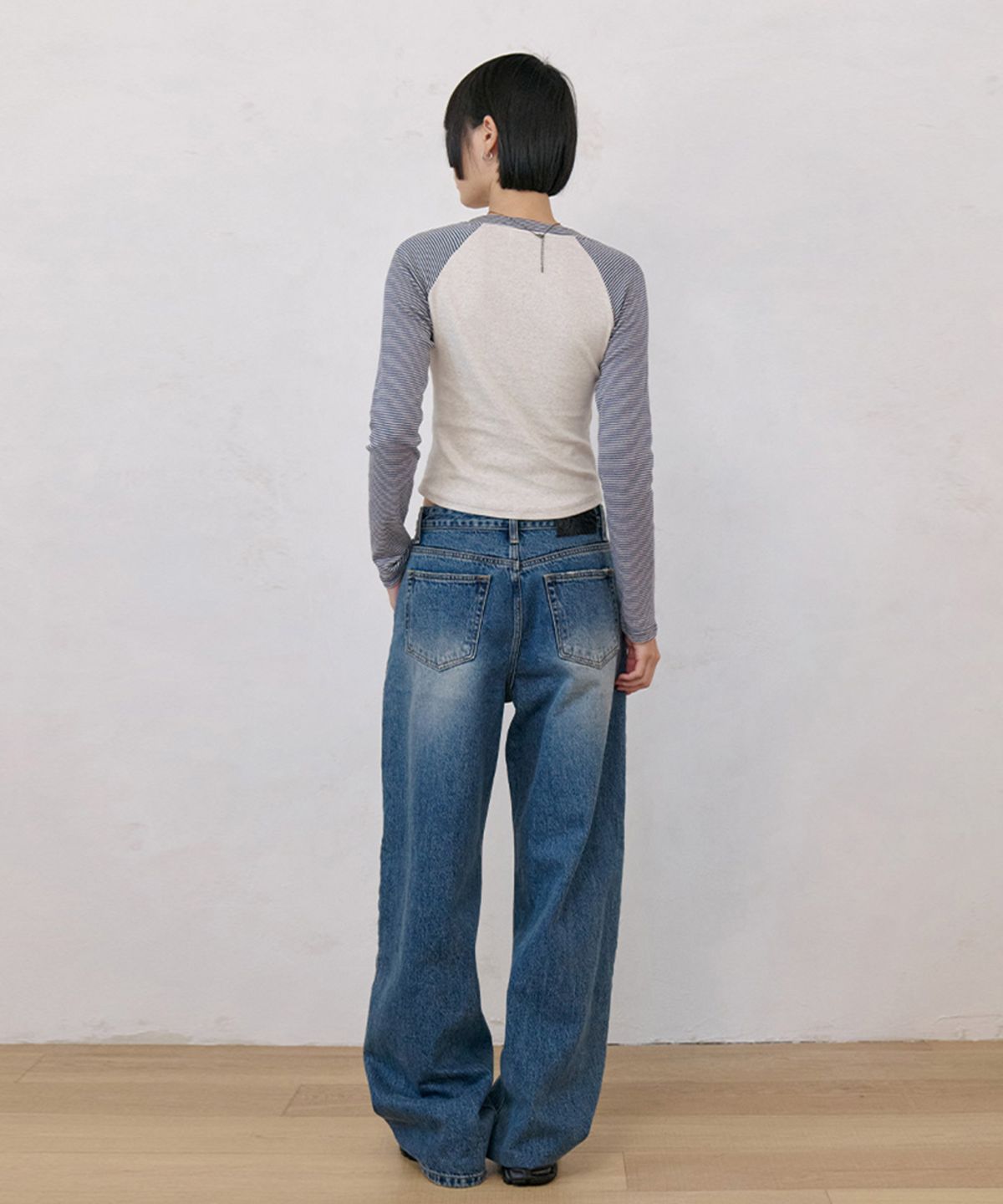 노 엑스트라 터치(NO EXTRA TOUCH) Dart Wide Denim Pants (Mid Blue)_26SPPT004MB
