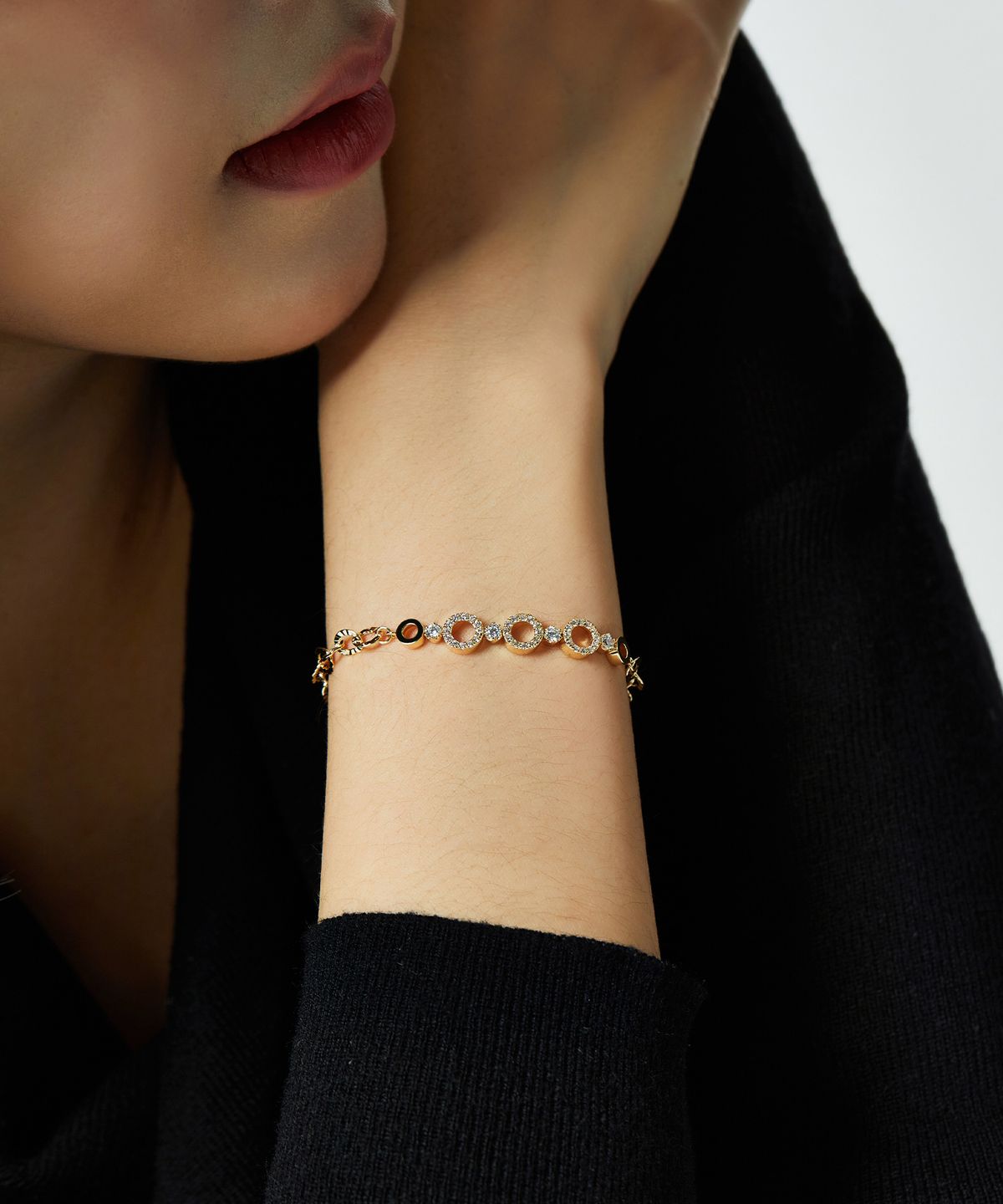 엘렌쥬얼리(HELENE JEWELRY) 14K 할로우 브릿지 서클 큐빅 오레올 체인 금 팔찌