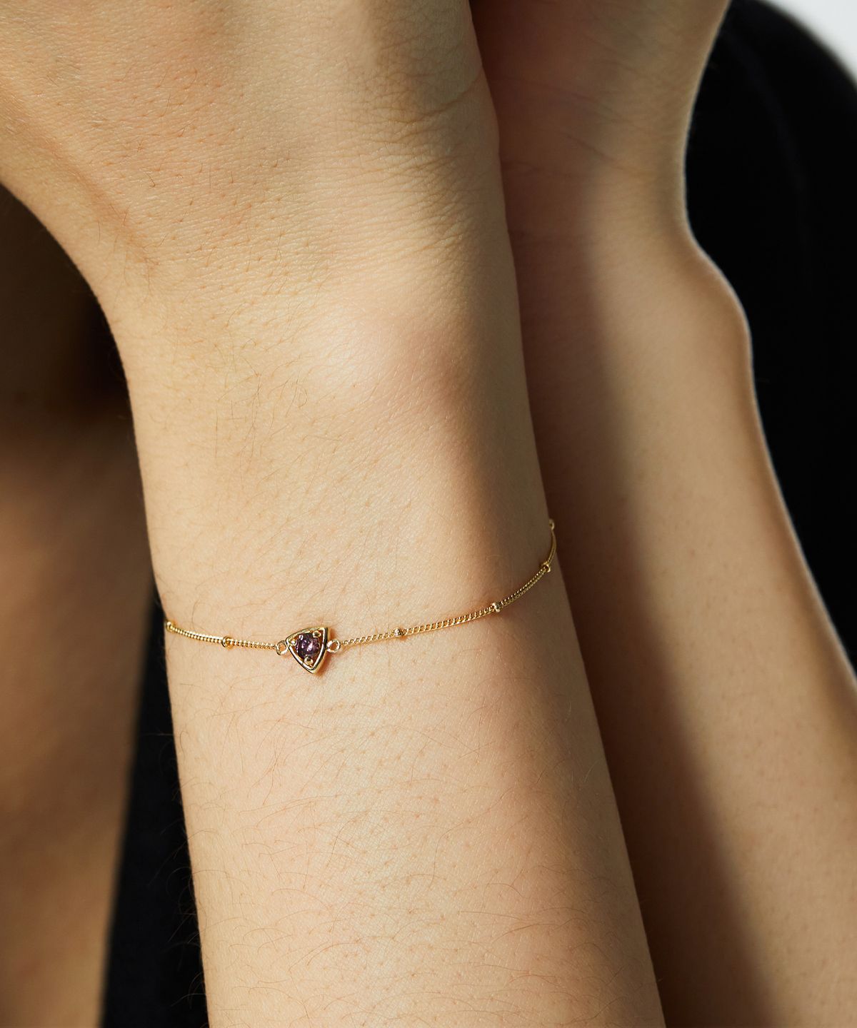 엘렌쥬얼리(HELENE JEWELRY) 14K 트윙클 로돌라이트 커브 링크 체인 금 팔찌