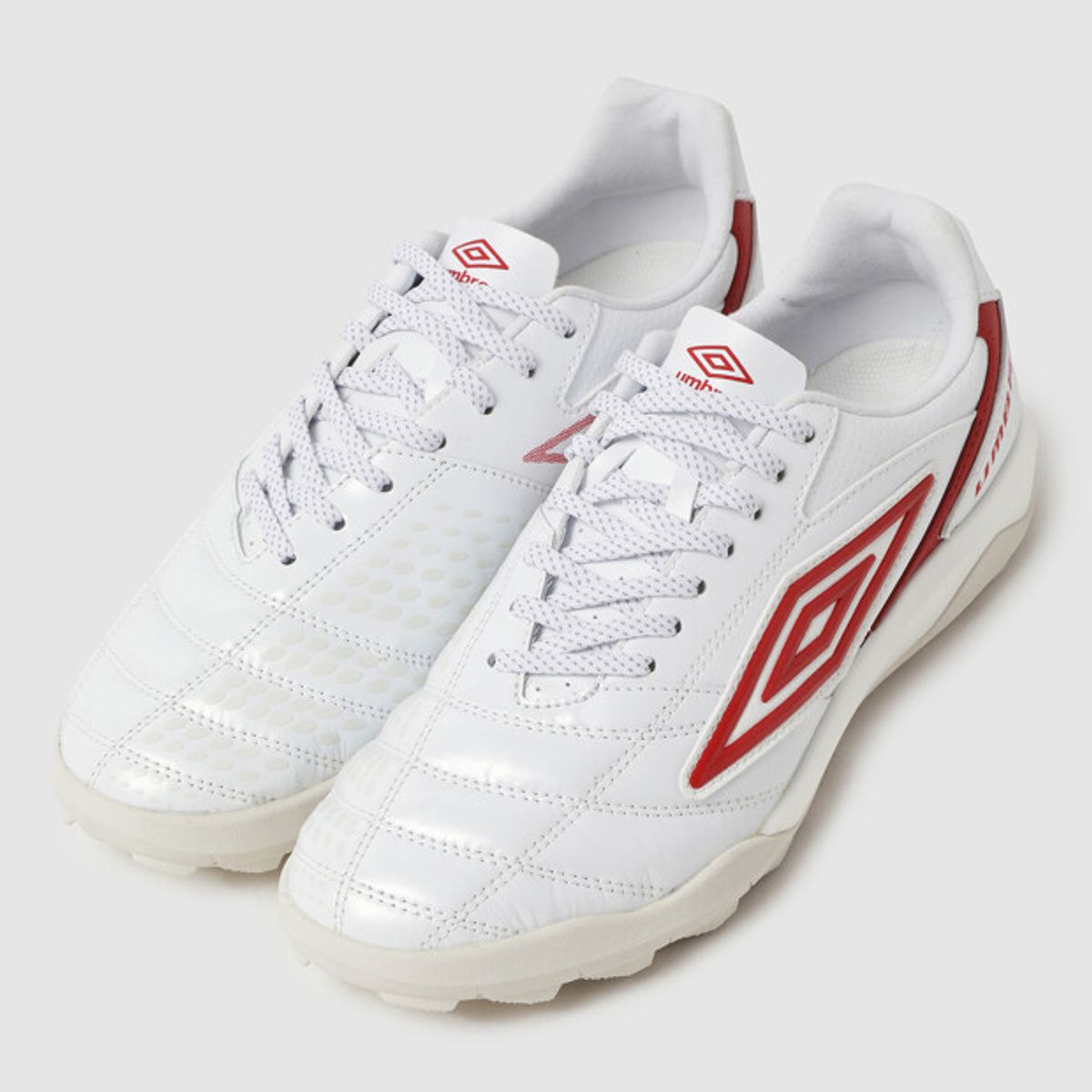 엄브로(UMBRO) REVENGE PREMIUM PLUS (리벤지 프리미엄 플러스) 화이트 UR123STF10