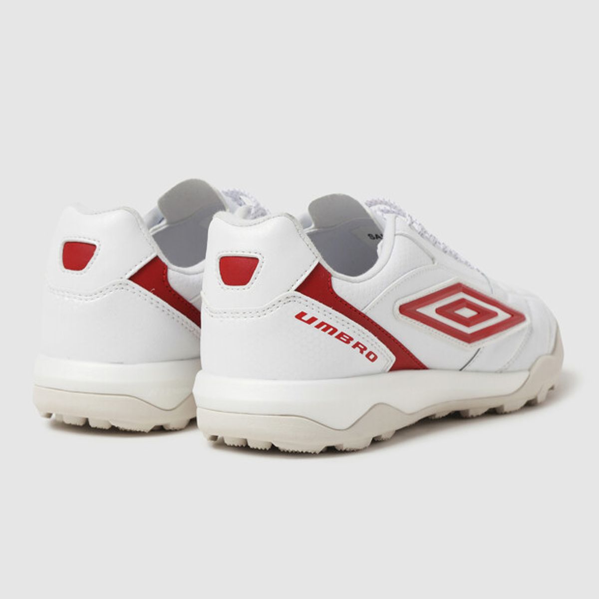엄브로(UMBRO) REVENGE PREMIUM PLUS (리벤지 프리미엄 플러스) 화이트 UR123STF10