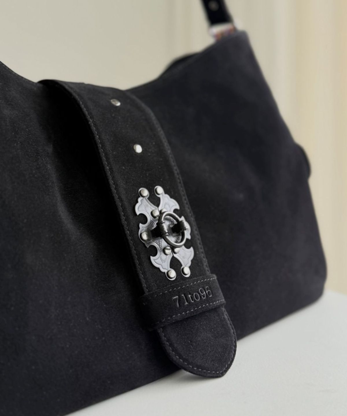 칠 하나 투 구육(71TO96) 서가백 , Seo-Ga Bag (Black)