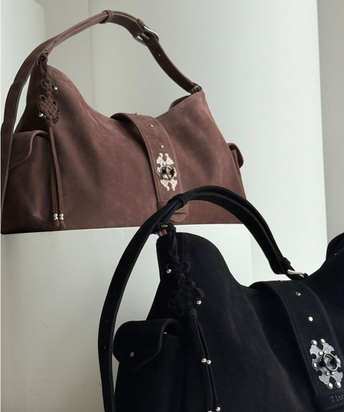 칠 하나 투 구육(71TO96) 스웨이드 화접매듭키링,Suede Hwa-jeop Knot Keyring (2 Color)