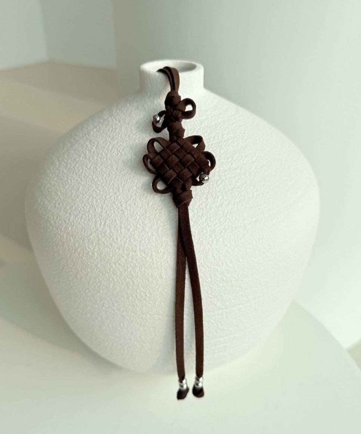 칠 하나 투 구육(71TO96) 스웨이드 화접매듭키링,Suede Hwa-jeop Knot Keyring (2 Color)