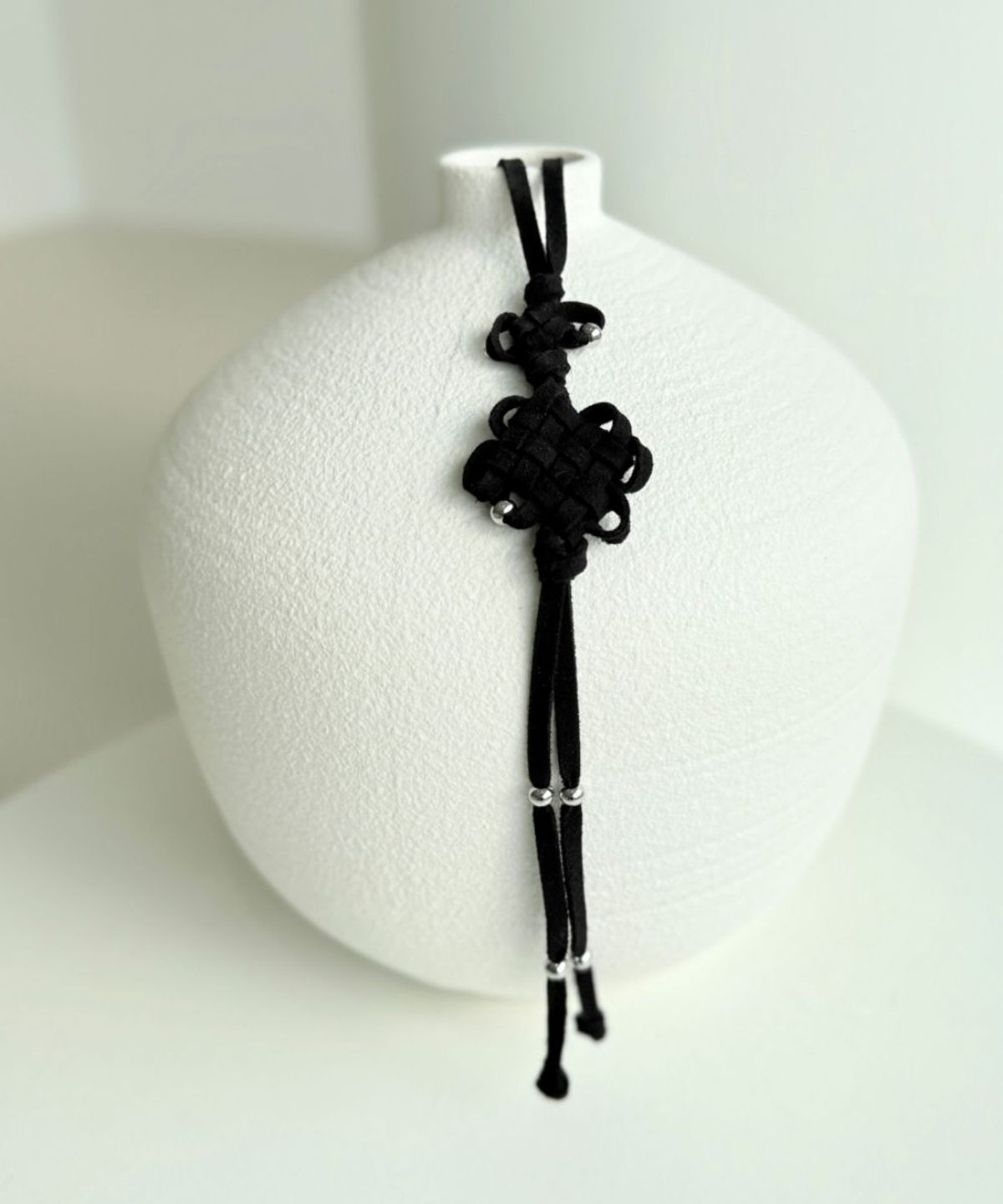 칠 하나 투 구육(71TO96) 스웨이드 화접매듭키링,Suede Hwa-jeop Knot Keyring (2 Color)