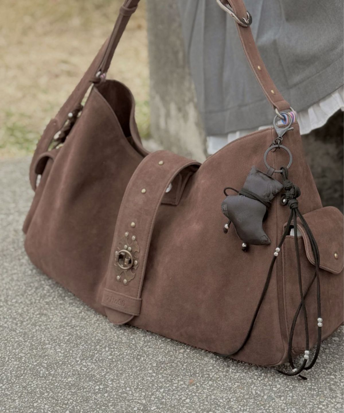 칠 하나 투 구육(71TO96) 스웨이드 매듭볼 키링 ,Suede Knot ball keyring (Black)