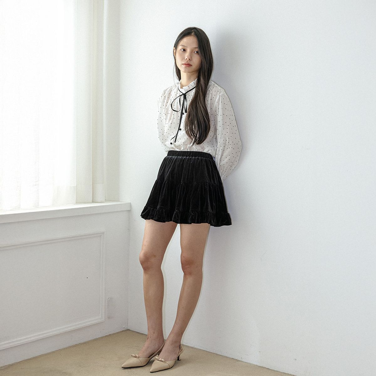 랭썬(LANGSON) LS_Velvet frill mini skirt_BLACK