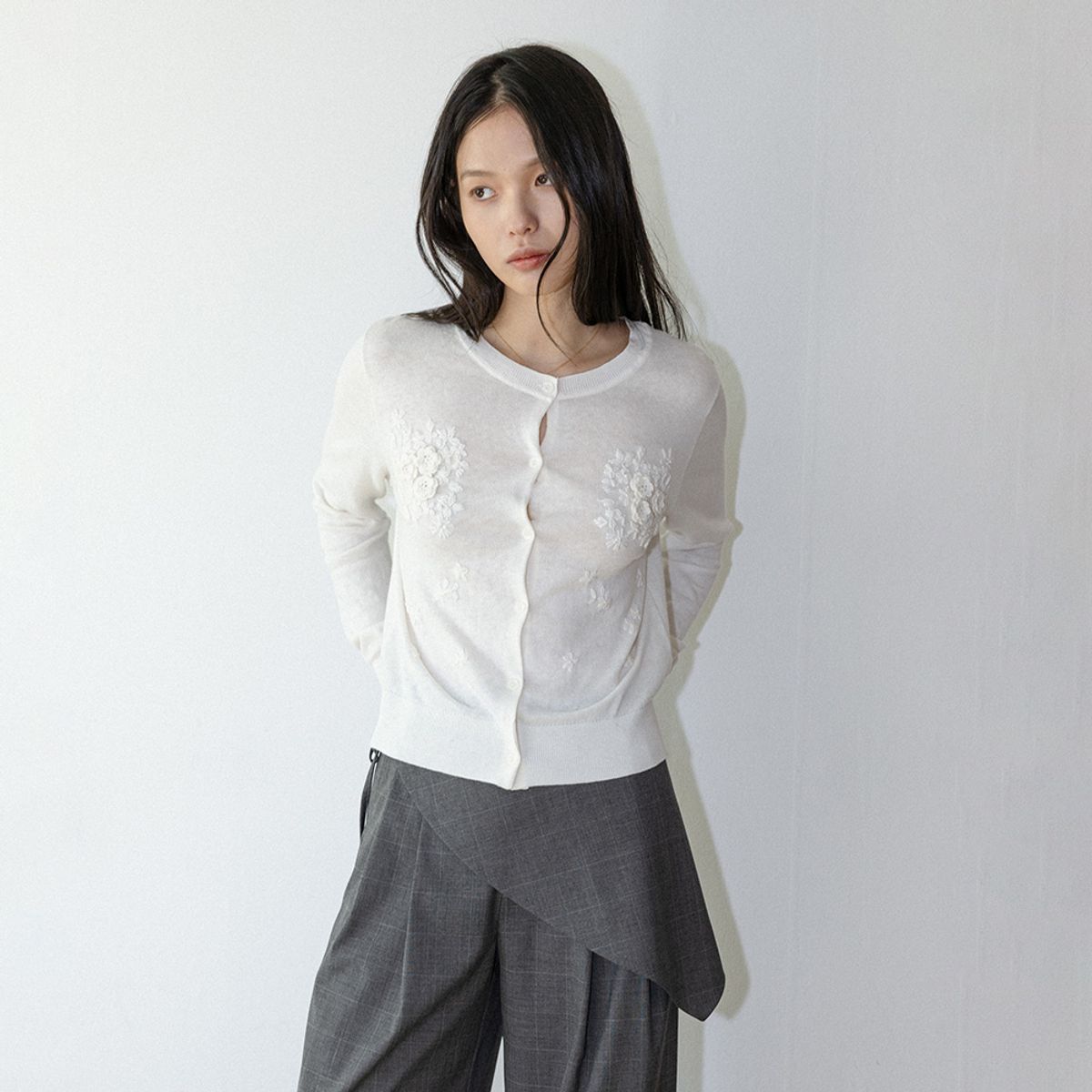 랭썬(LANGSON) LS_Flower embroidery knit cardigan_WHITE