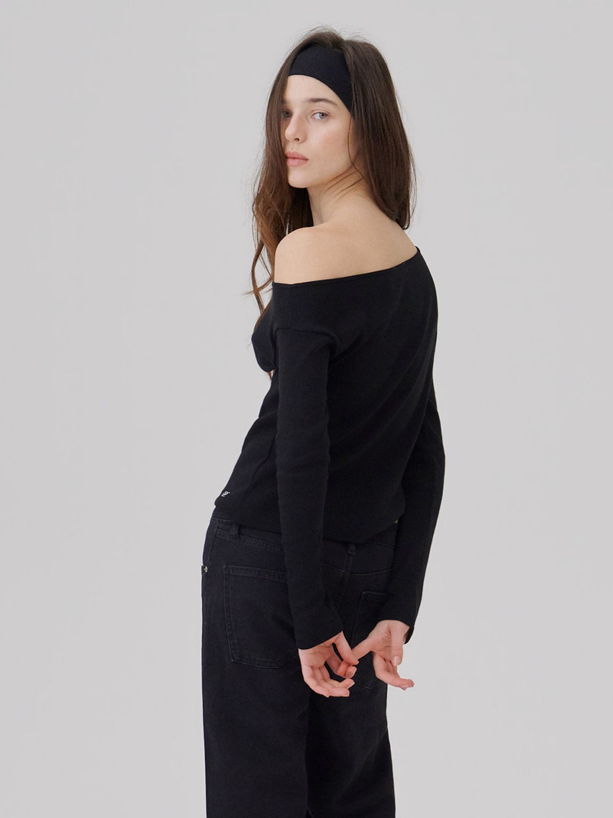 웨이브유니온(WAVE UNION) One shoulder Soft rib Long sleeve top Black