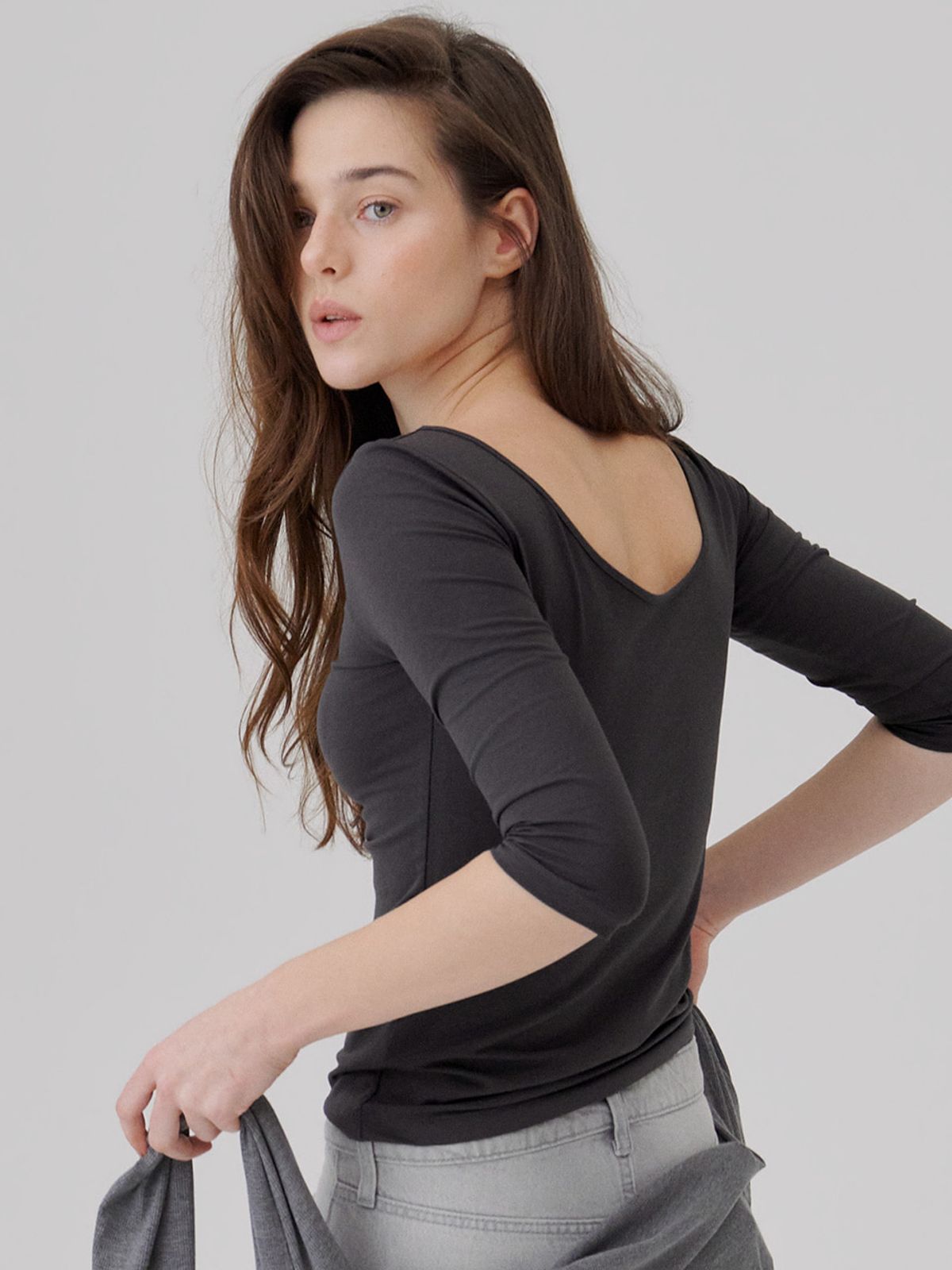 웨이브유니온(WAVE UNION) Convertible Three-quarter sleeve top Charcoal