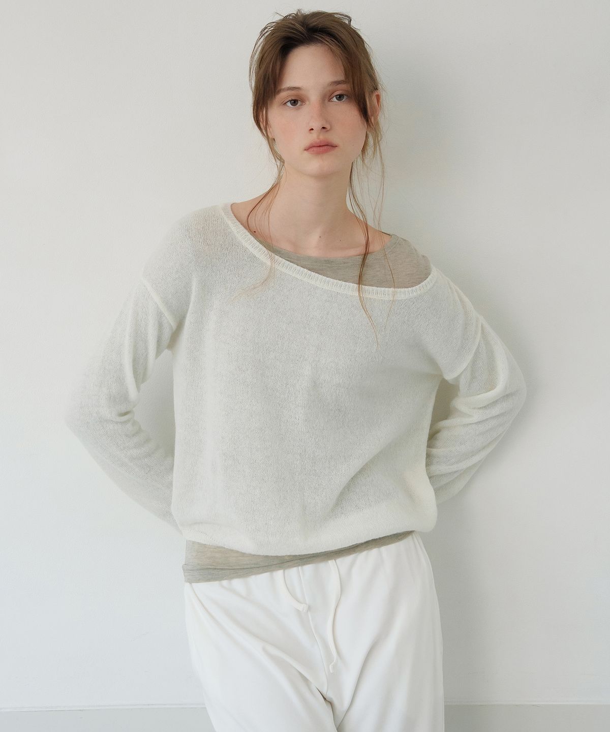 레테라(LETTERA) Soft Curve Off-Shoulder Knit