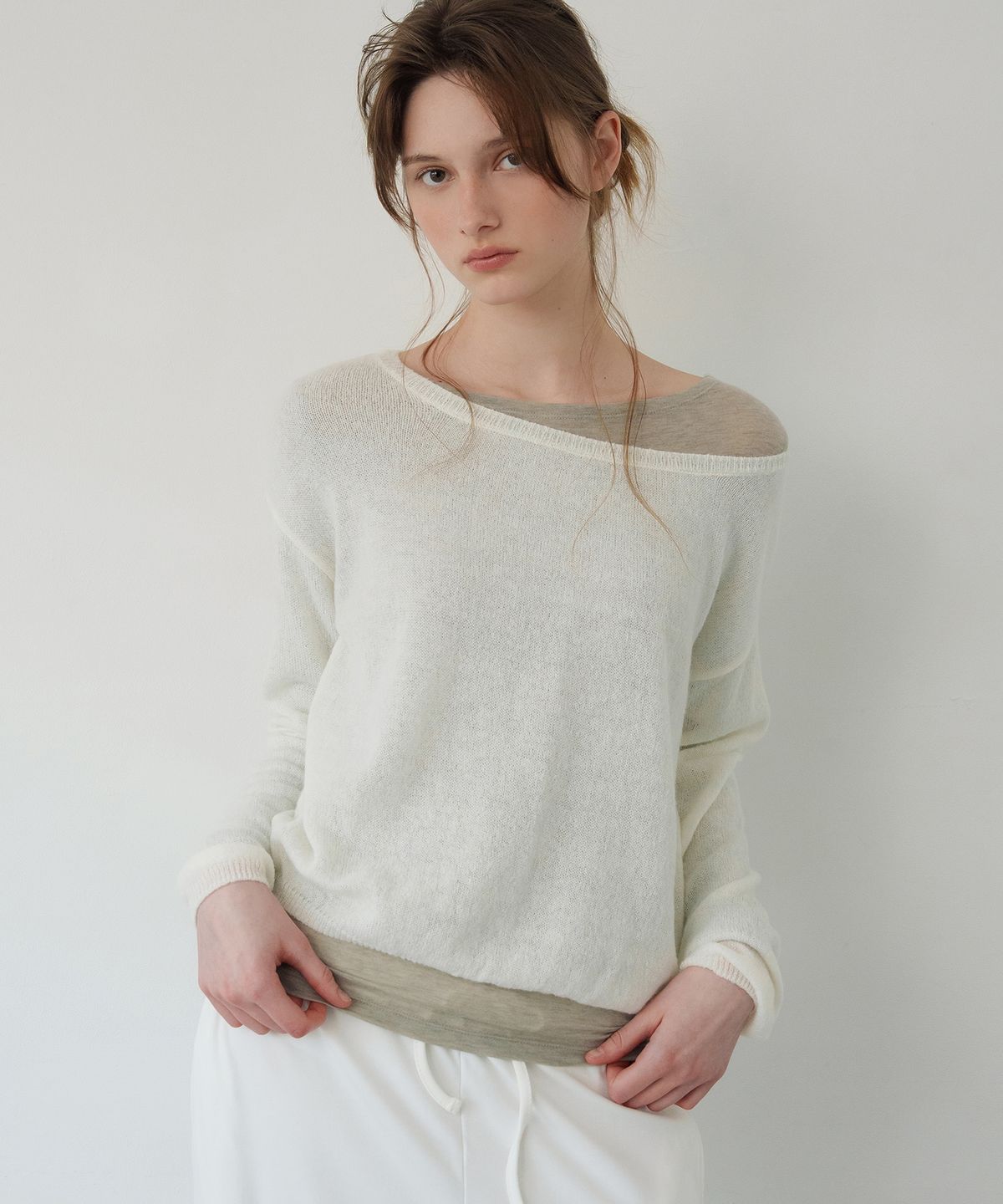 레테라(LETTERA) Soft Curve Off-Shoulder Knit
