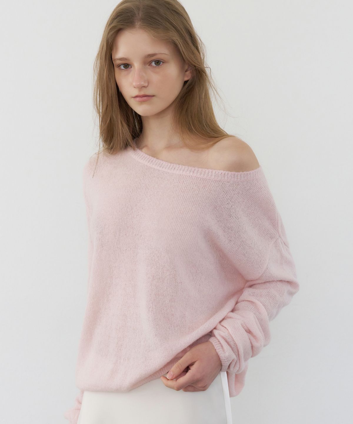레테라(LETTERA) Soft Curve Off-Shoulder Knit