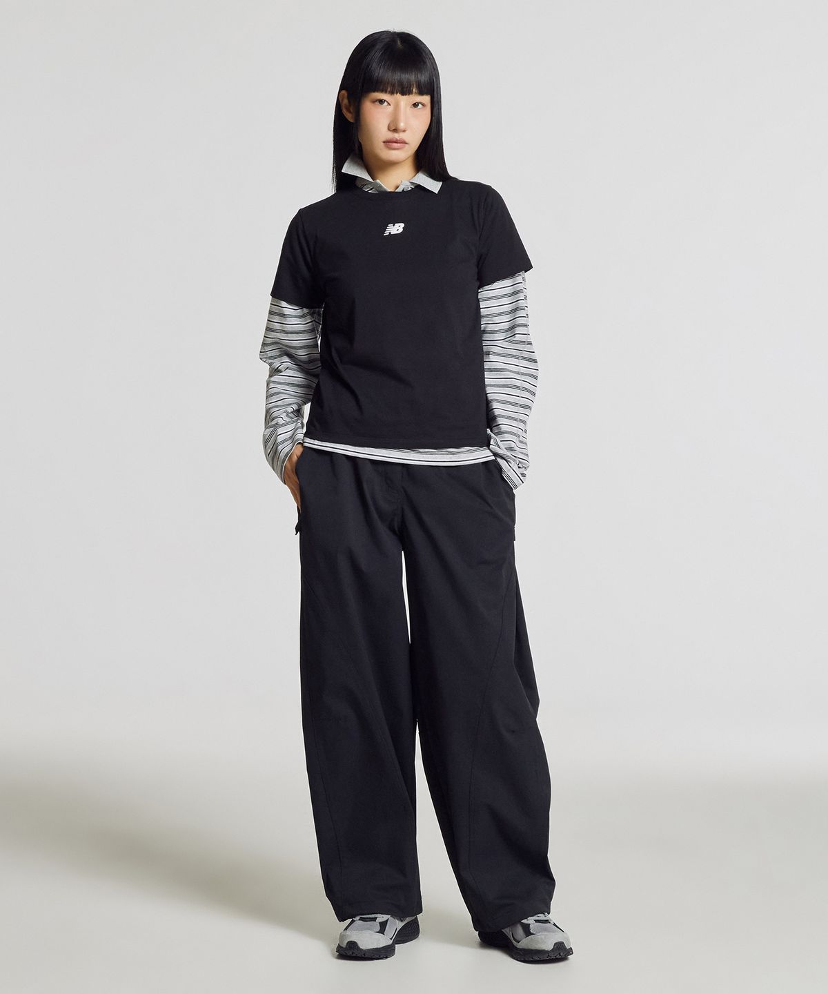 뉴발란스(NEW BALANCE) NBNEG2W452 / WOMEN 에센셜 베이직 반팔티 (BLACK)
