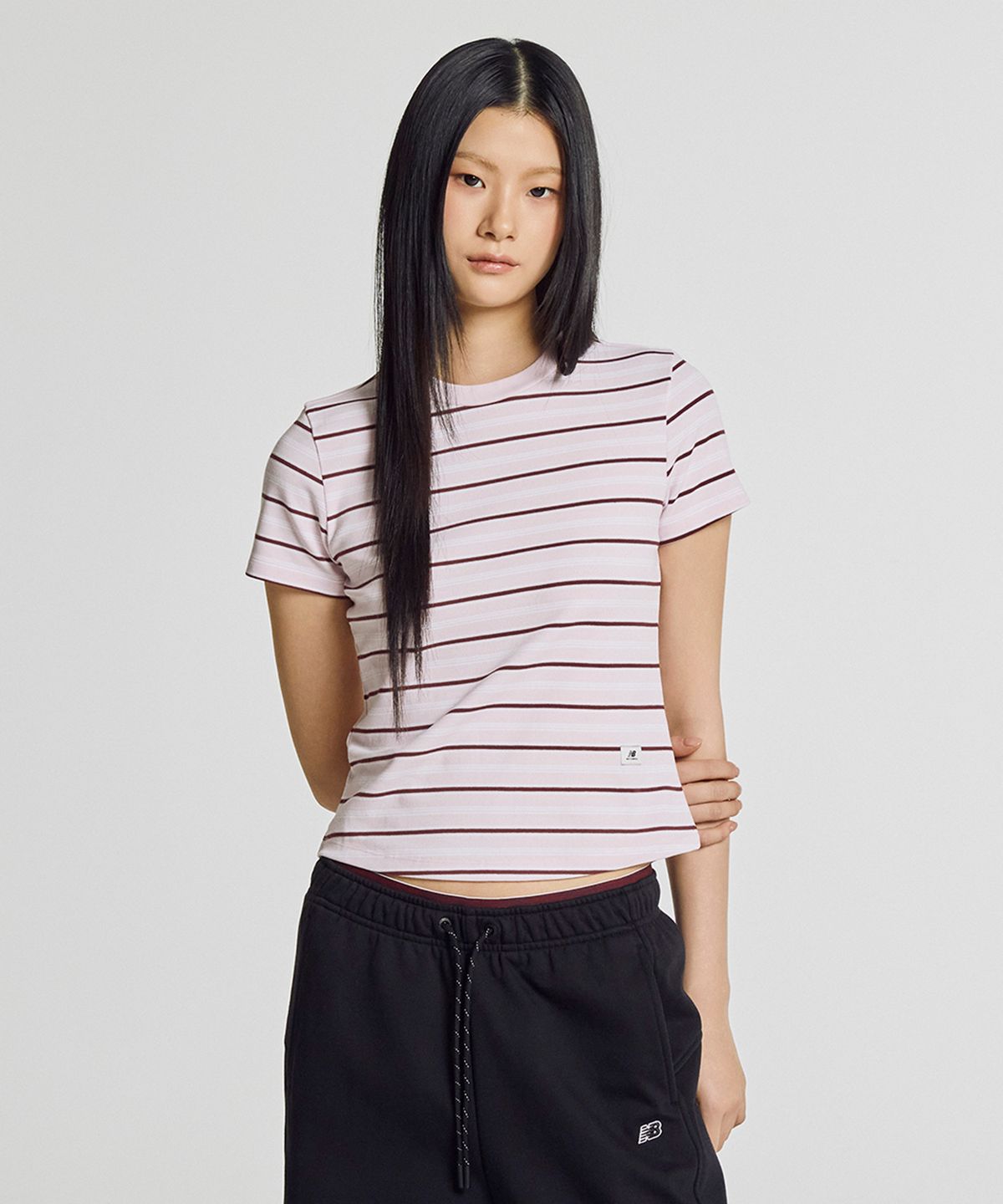 뉴발란스(NEW BALANCE) NBNEG2W442 / WOMEN 에센셜 핏티드 스트라이프 반팔티  (PINK)