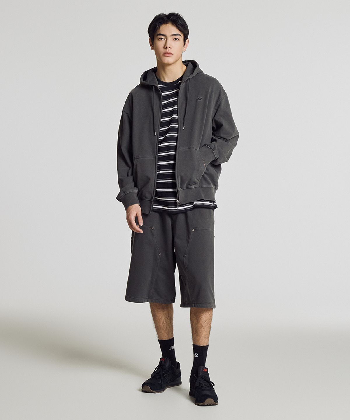 뉴발란스(NEW BALANCE) NBMDG21413 / UNI 에센셜 썸머 경량 다잉 후드집업 (CHARCOAL)