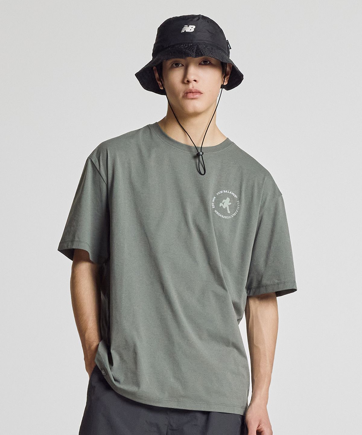 뉴발란스(NEW BALANCE) NBNEG25413 / UNI RC FROZEN 런앤노바 반팔티 (KHAKI)