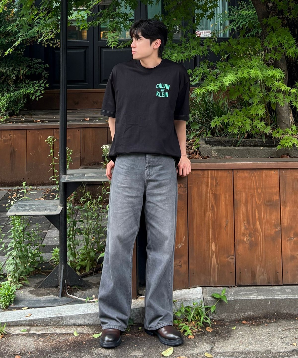 캘빈클라인 진(CALVIN KLEIN JEANS) 인더시티 오버핏 콘트라스트 스티치 그래픽 티 블랙 4RF296G UB1